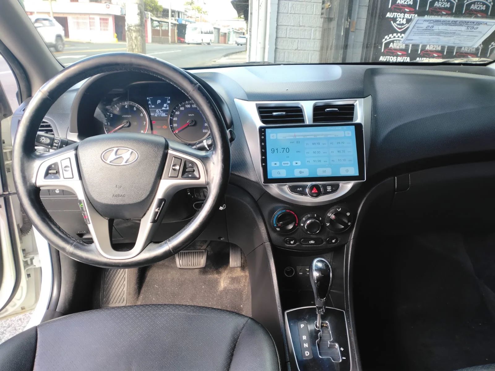 Hyundai Accent - Image 5