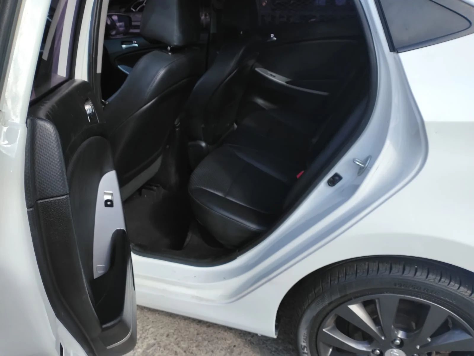 Hyundai Accent - Image 6