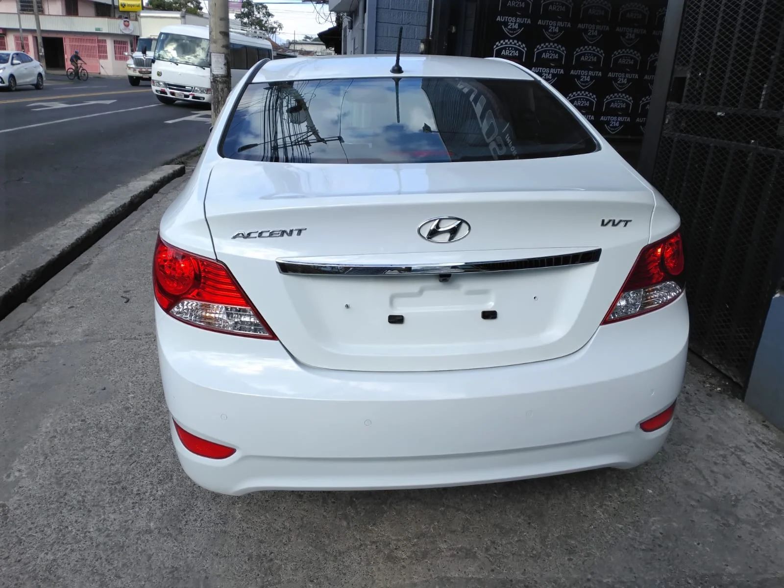 Hyundai Accent - Image 7