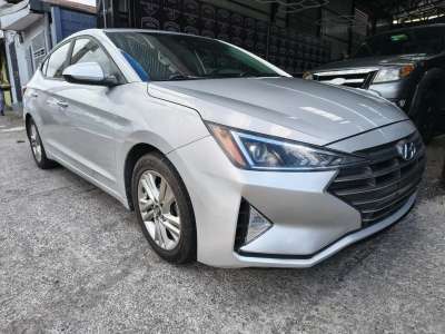 Hyundai Elantra - Image 2