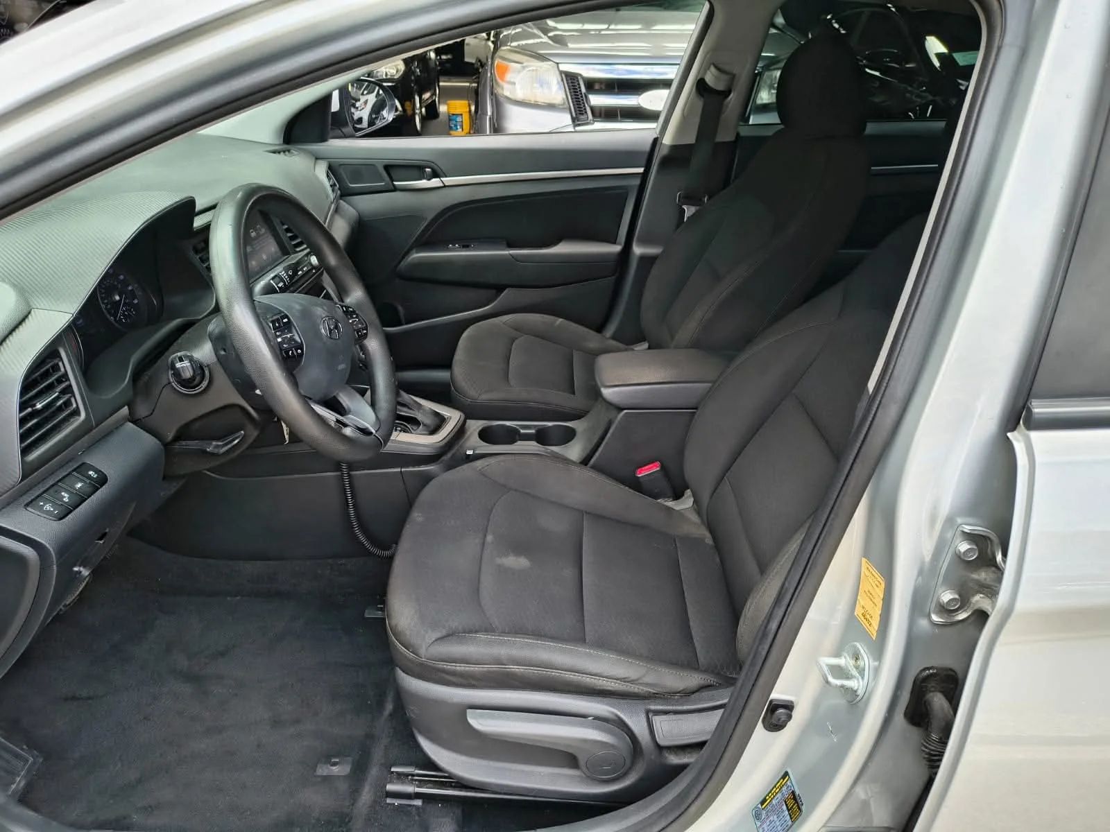 Hyundai Elantra - Image 5