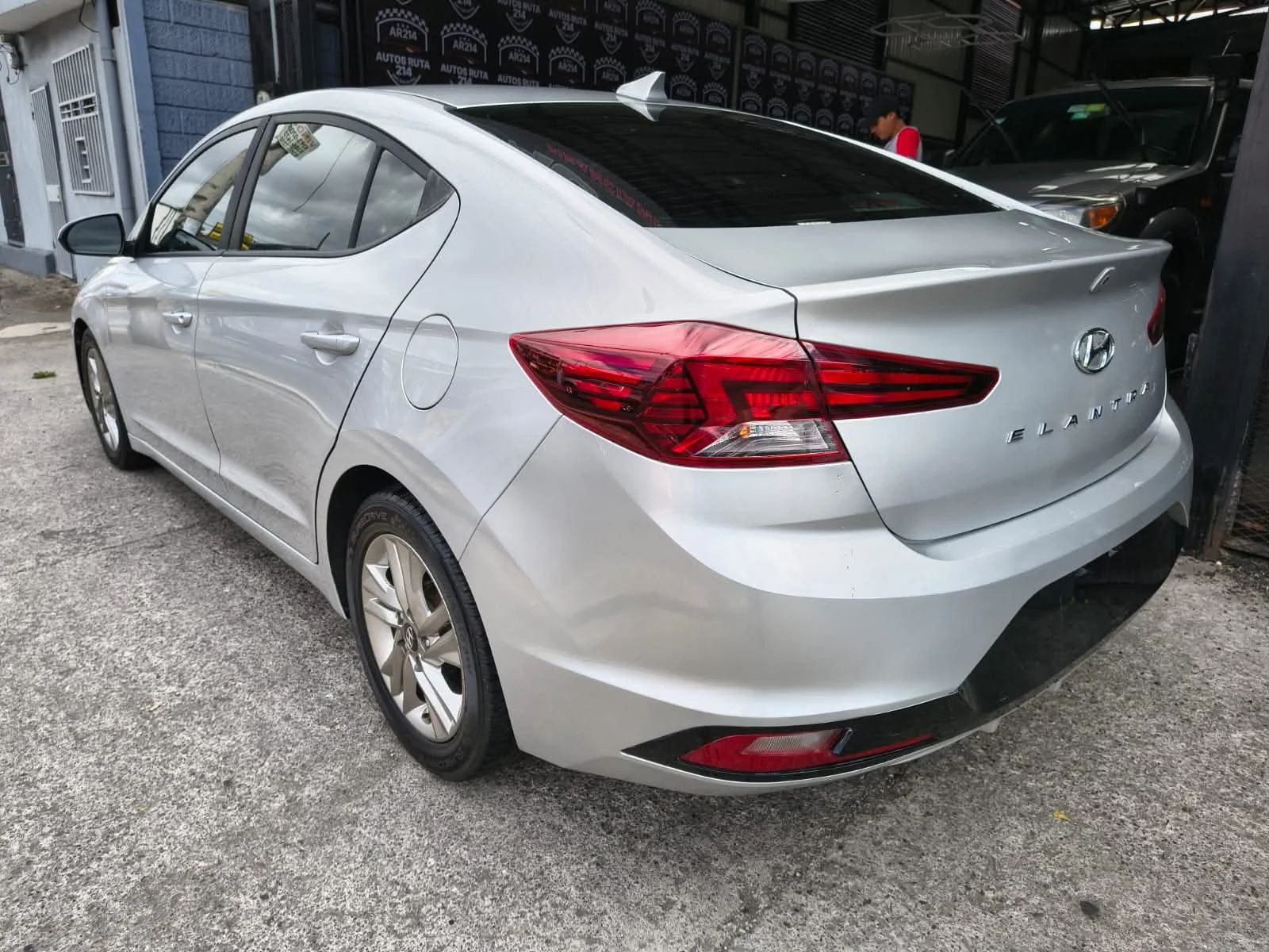 Hyundai Elantra - Image 6