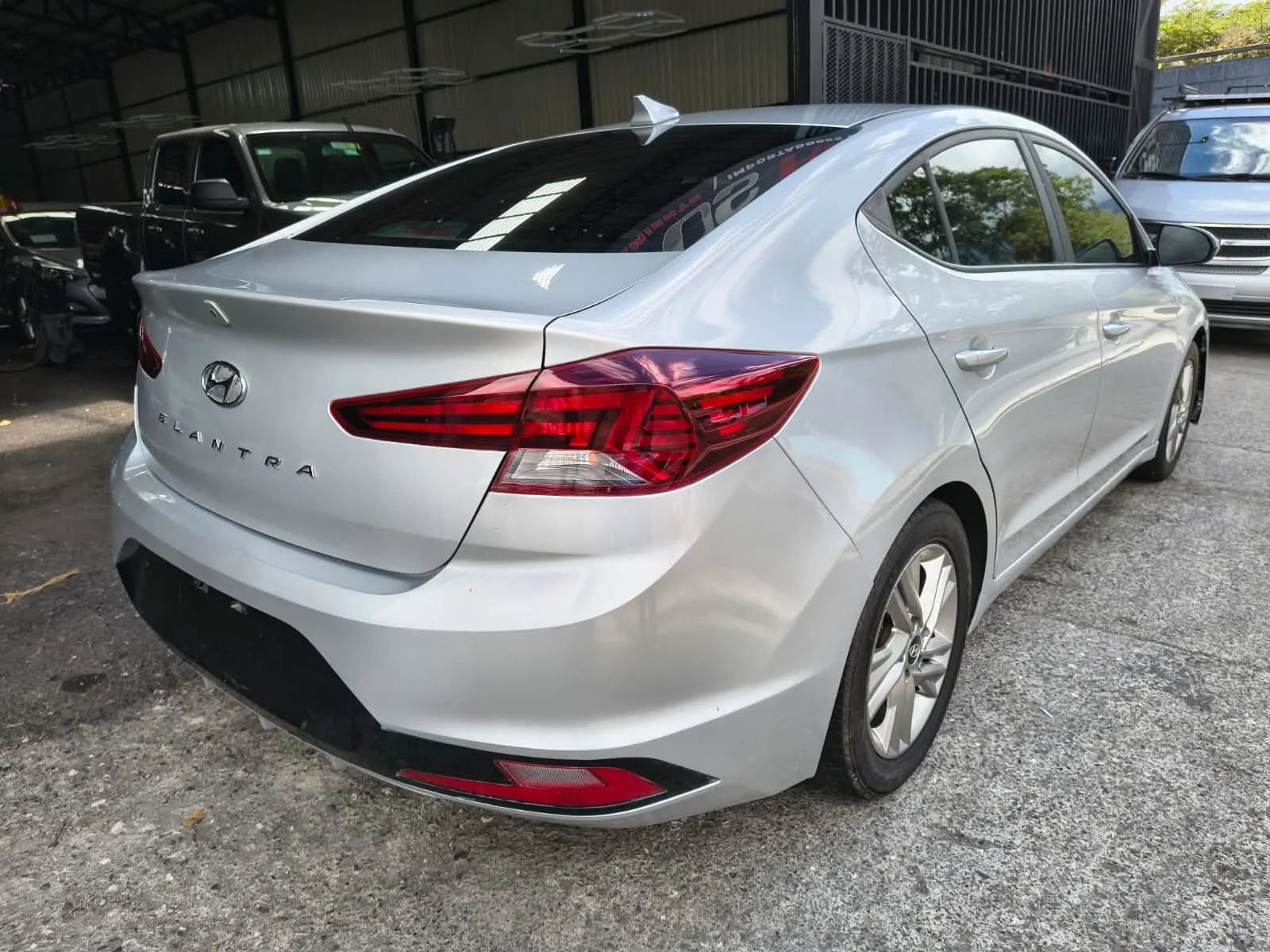 Hyundai Elantra - Image 8