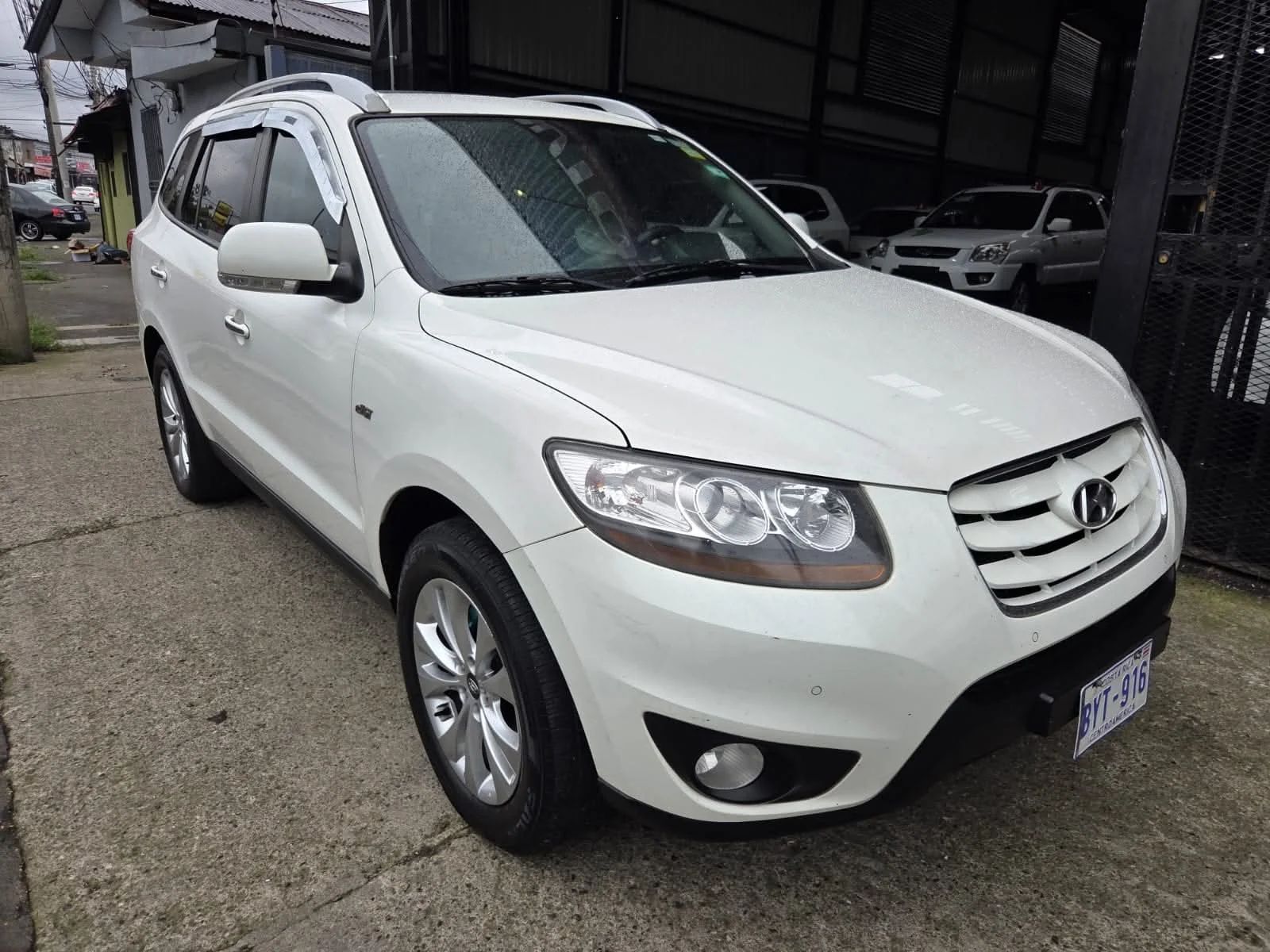 Hyundai Santa Fe - Image 2