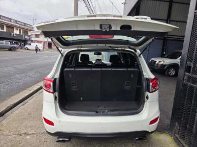 Hyundai Santa Fe - Image 9