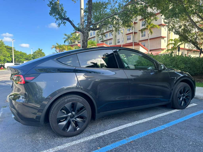Tesla Model Y - Image 2