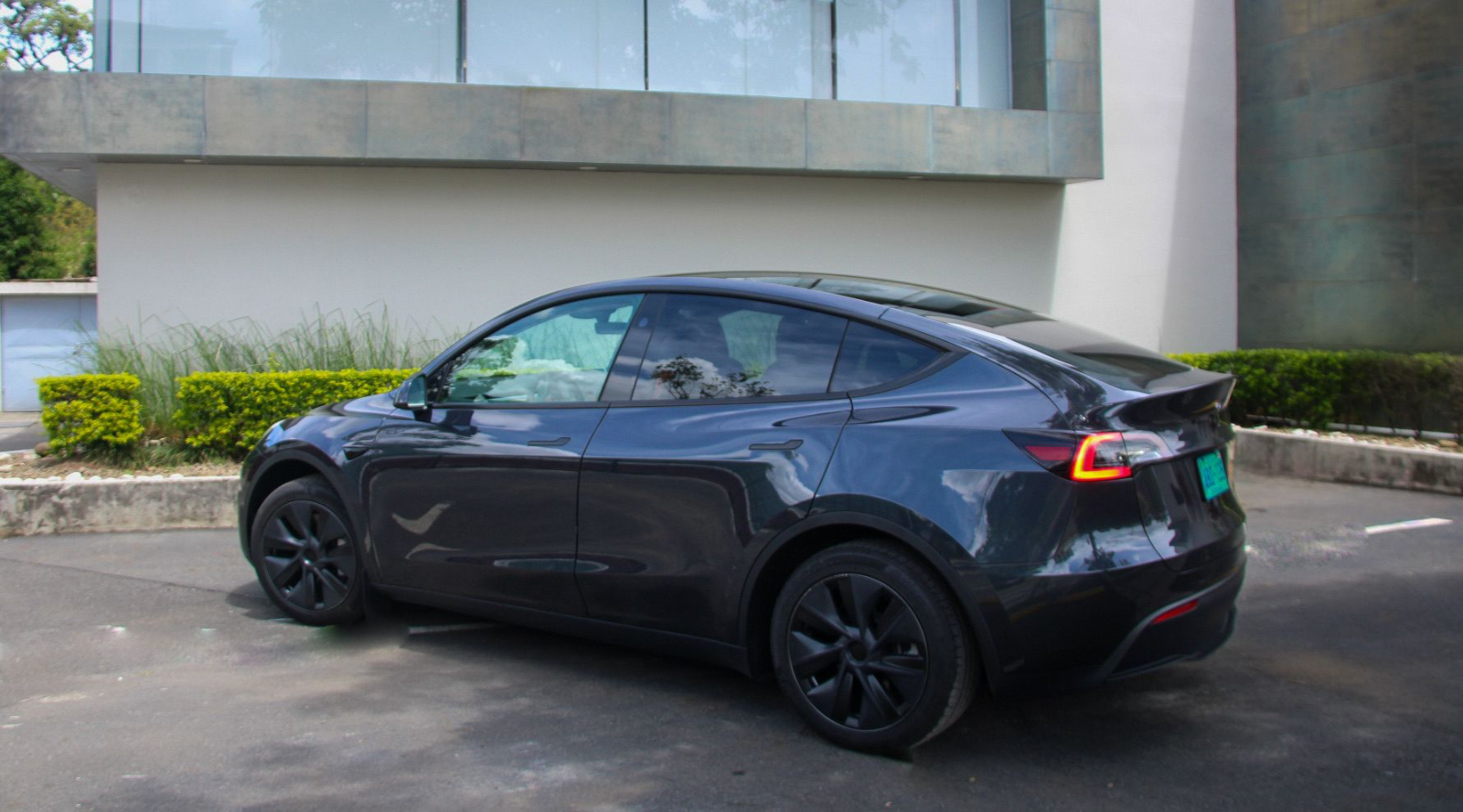 Tesla Model Y - Image 3