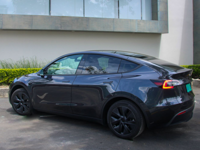 Tesla Model Y - Image 3