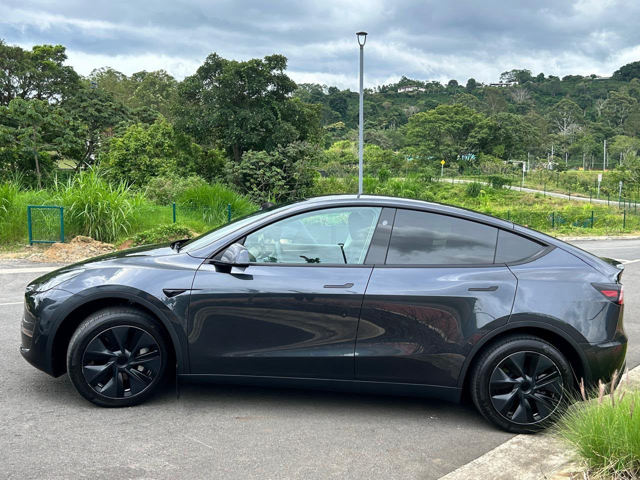 Tesla Model Y - Image 4