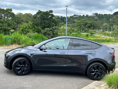 Tesla Model Y - Image 4