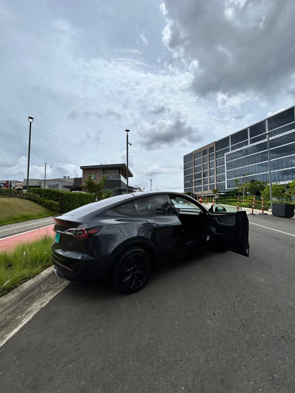 Tesla Model Y - Image 5