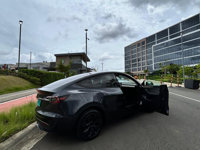 Tesla Model Y - Image 5