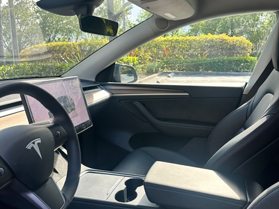 Tesla Model Y - Image 7