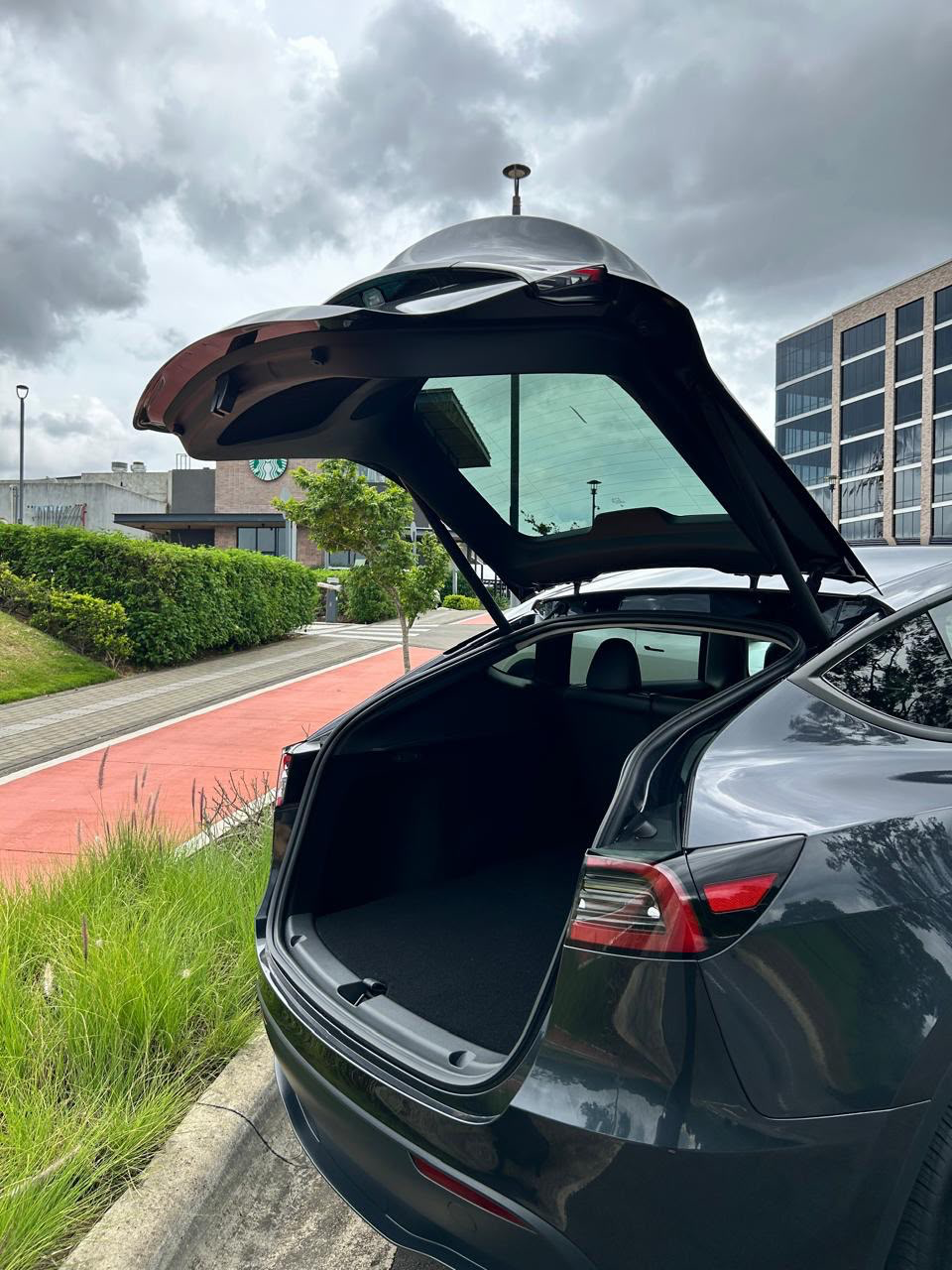 Tesla Model Y - Image 15