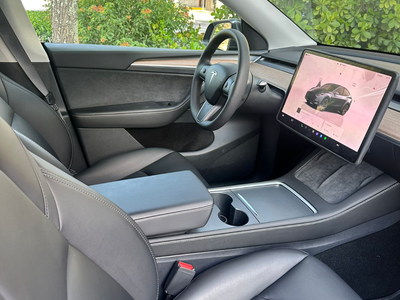 Tesla Model Y - Image 6