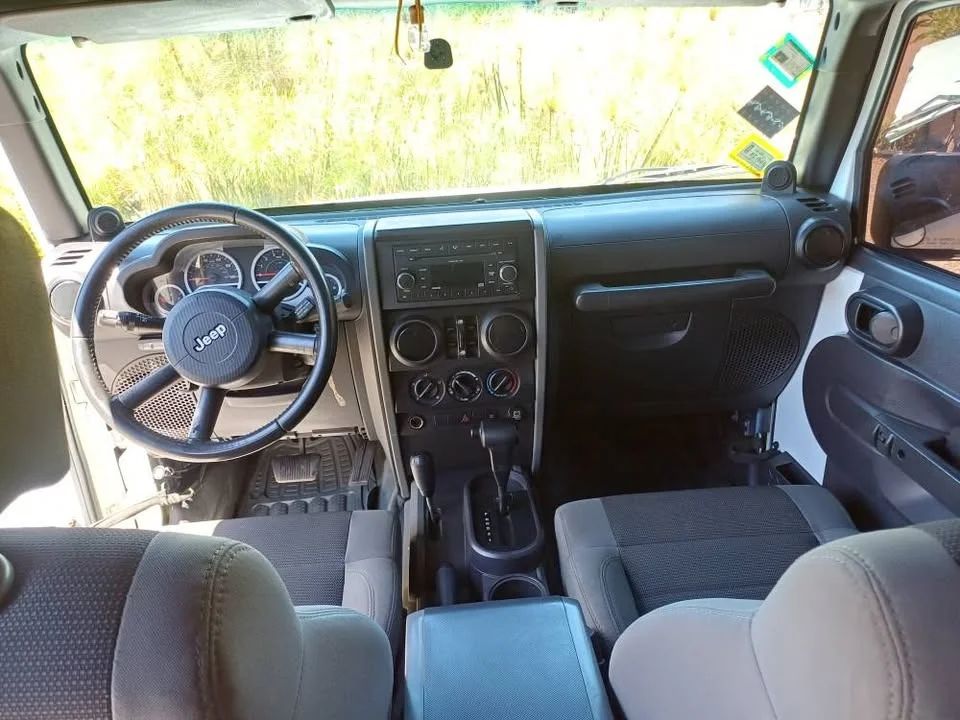 Jeep Wrangler Sahara Unlimited - Image 11