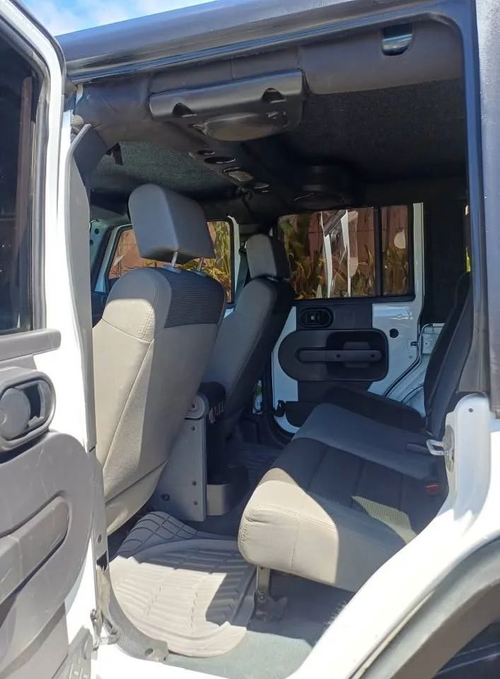 Jeep Wrangler Sahara Unlimited - Image 12