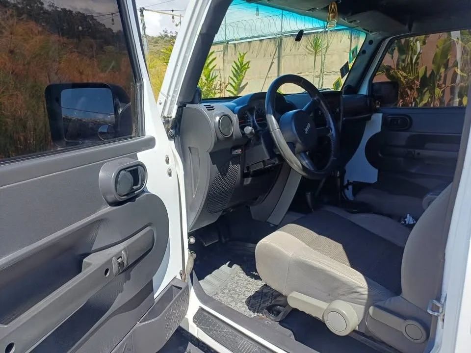 Jeep Wrangler Sahara Unlimited - Image 14