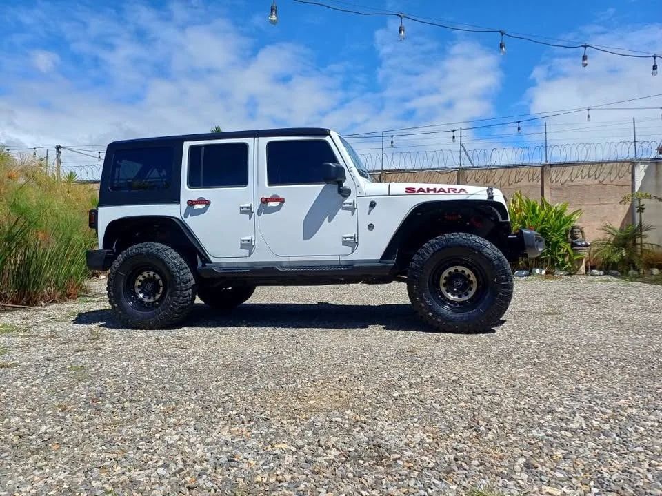 Jeep Wrangler Sahara Unlimited - Image 16