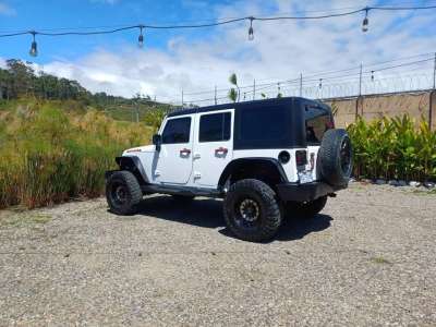 Jeep Wrangler Sahara Unlimited - Image 17