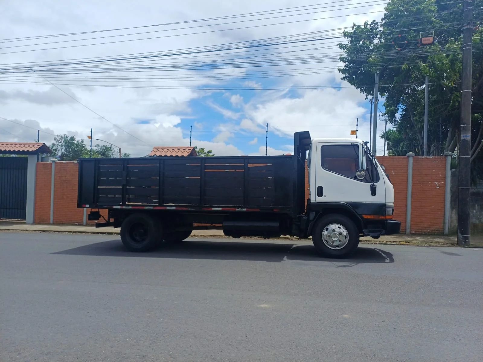 Mitsubishi Fuso Camioncito - Image 1