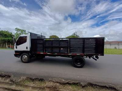 Mitsubishi Fuso Camioncito - Image 2