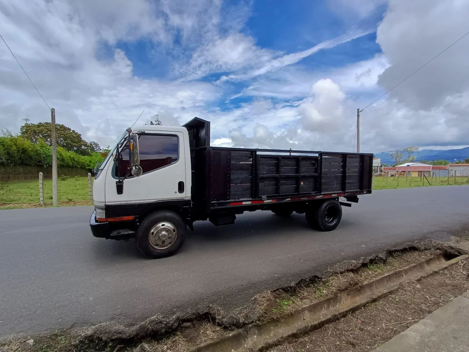 Mitsubishi Fuso Camioncito - Image 3