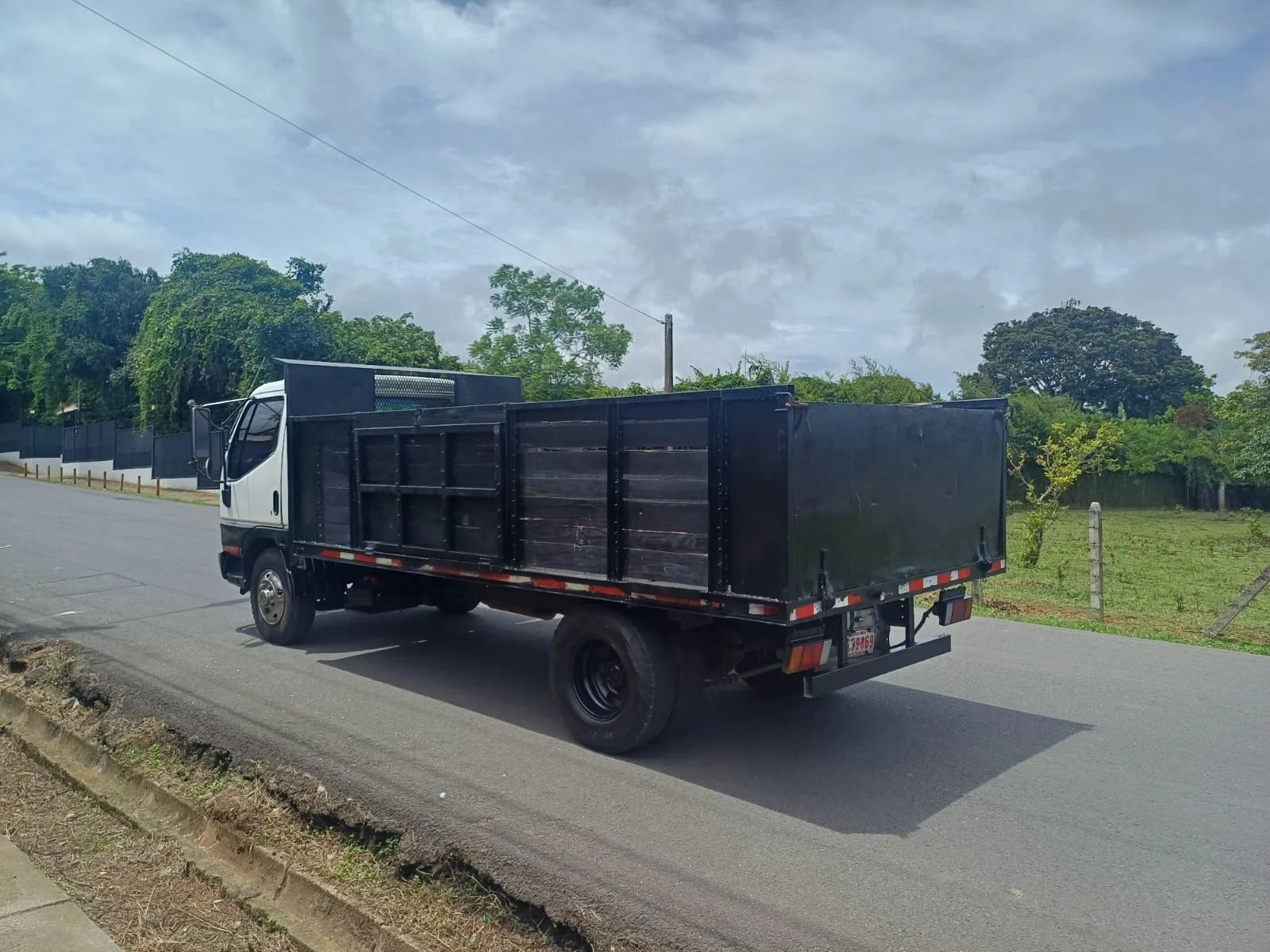 Mitsubishi Fuso Camioncito - Image 7