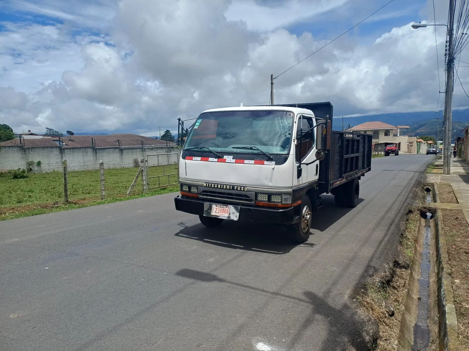 Mitsubishi Fuso Camioncito - Image 10