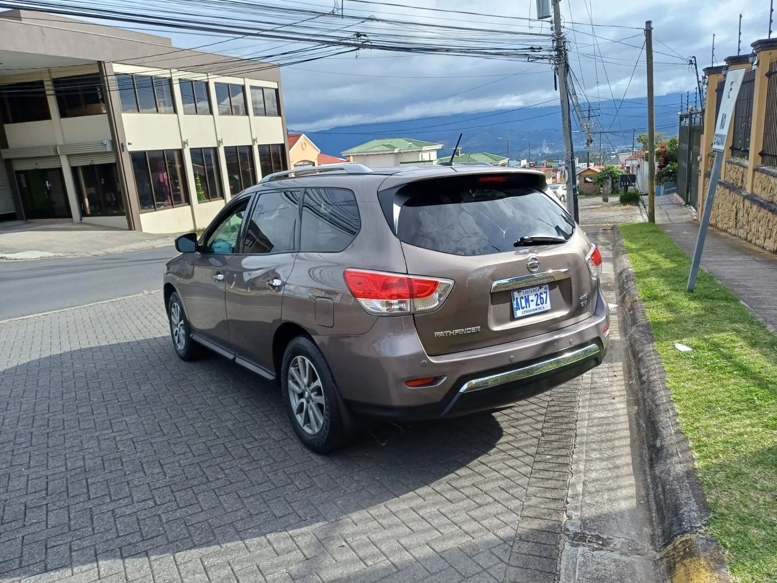 Nissan Pathfinder - Image 5