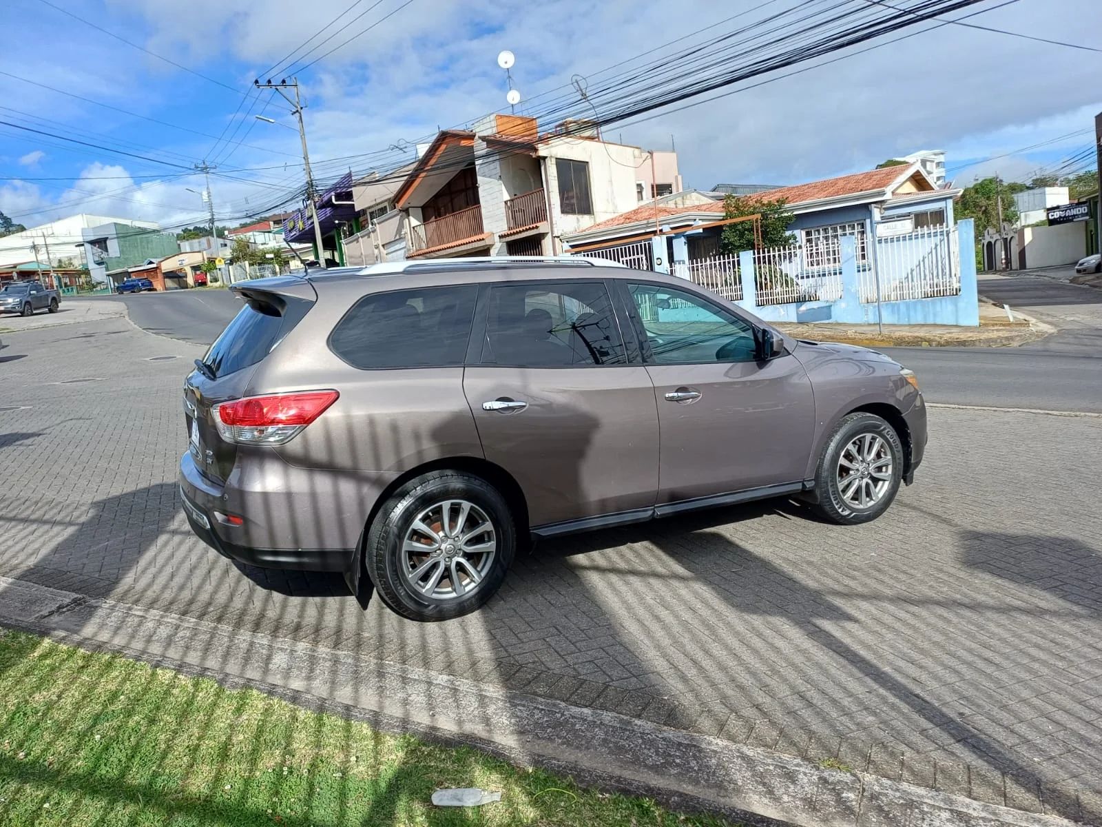 Nissan Pathfinder - Image 6