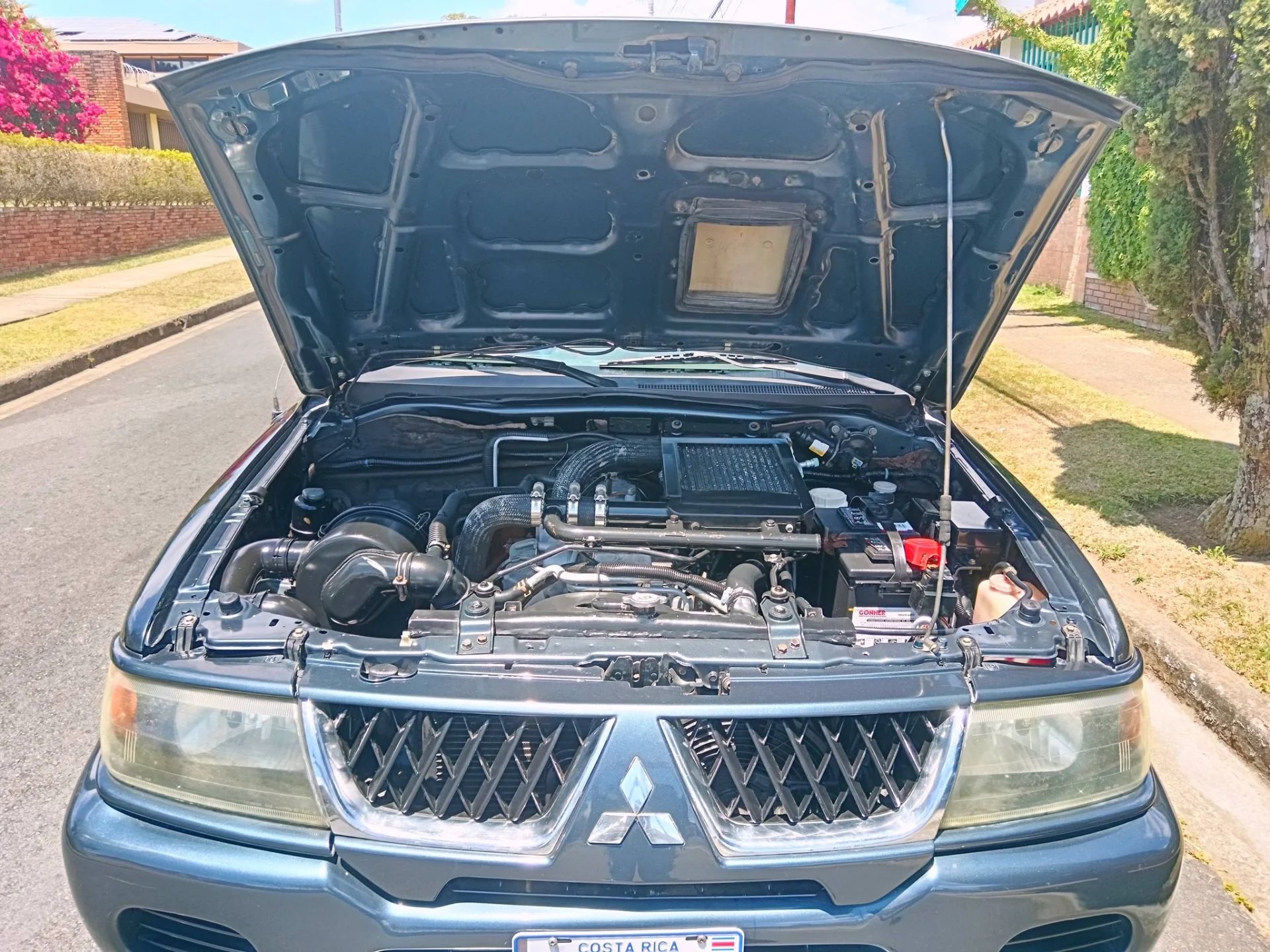 Mitsubishi Montero Sport - Image 10