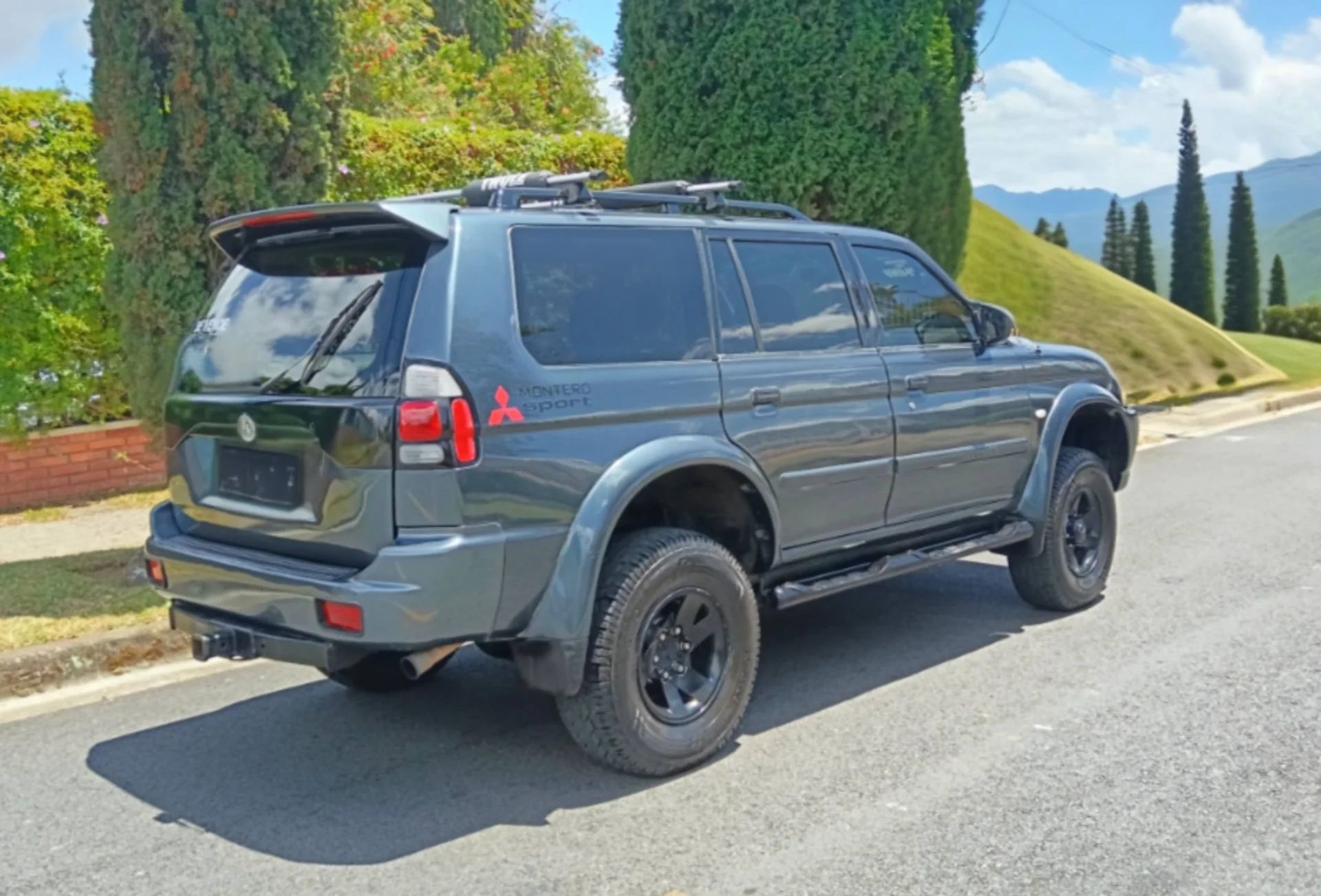 Mitsubishi Montero Sport - Image 2