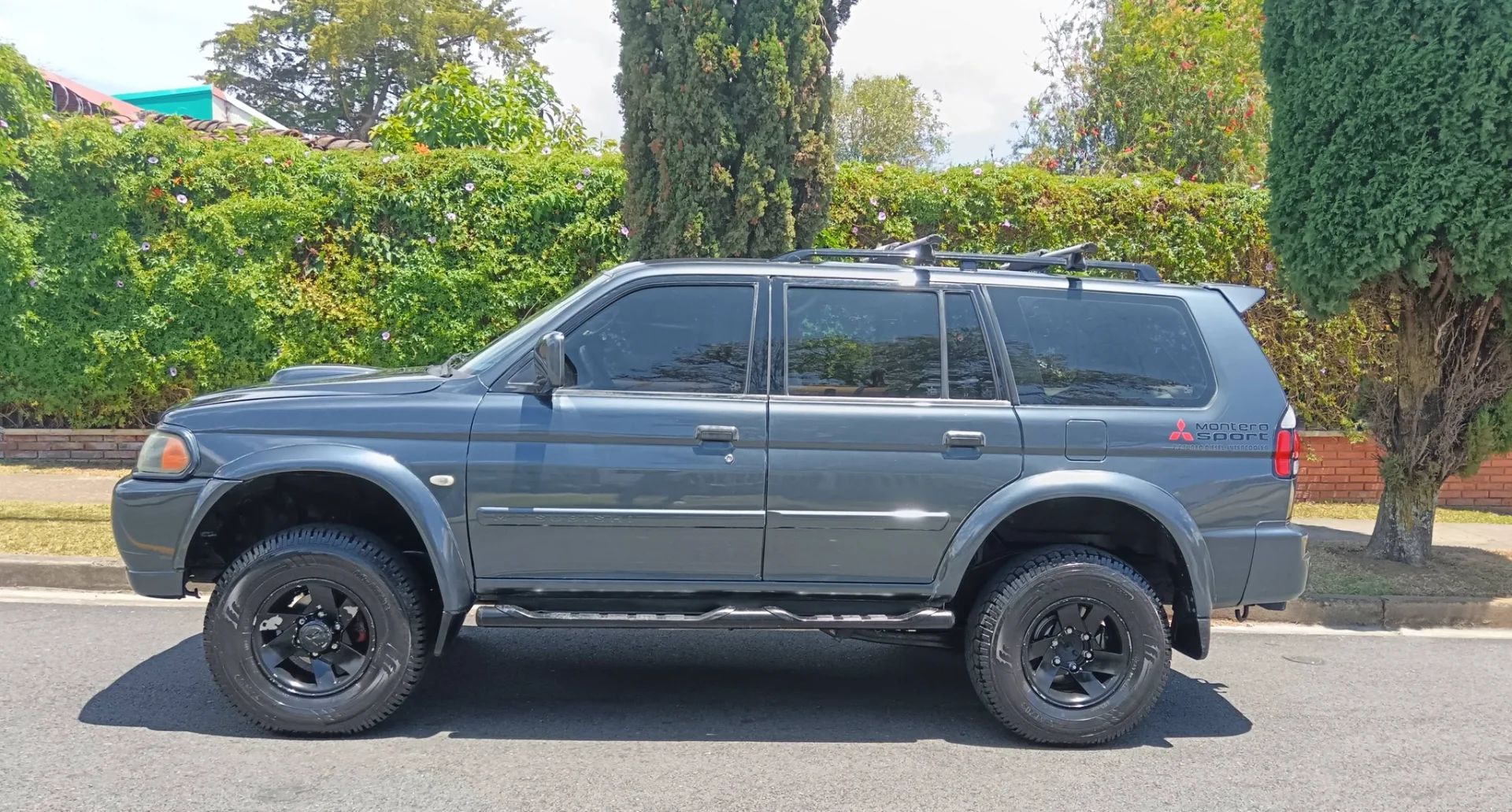 Mitsubishi Montero Sport - Image 8