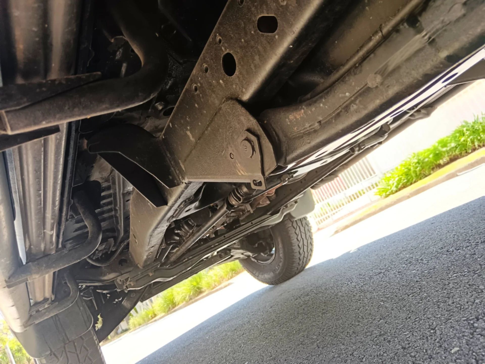 Mitsubishi Montero Sport - Image 11