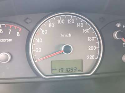 Hyundai Elantra - Image 8