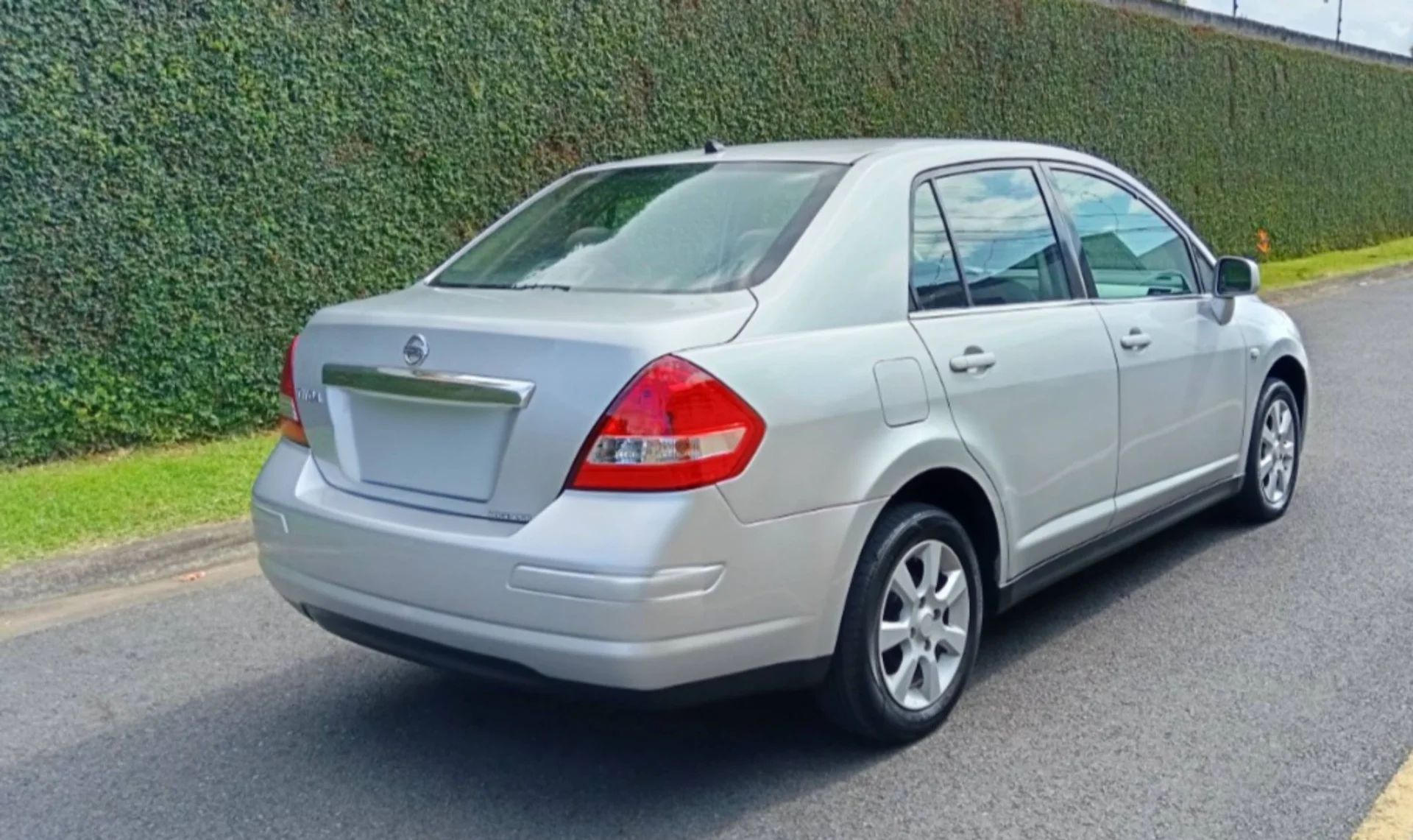 Nissan Tiida - Image 5