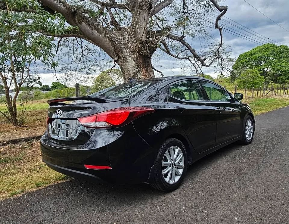 Hyundai Elantra - Image 2