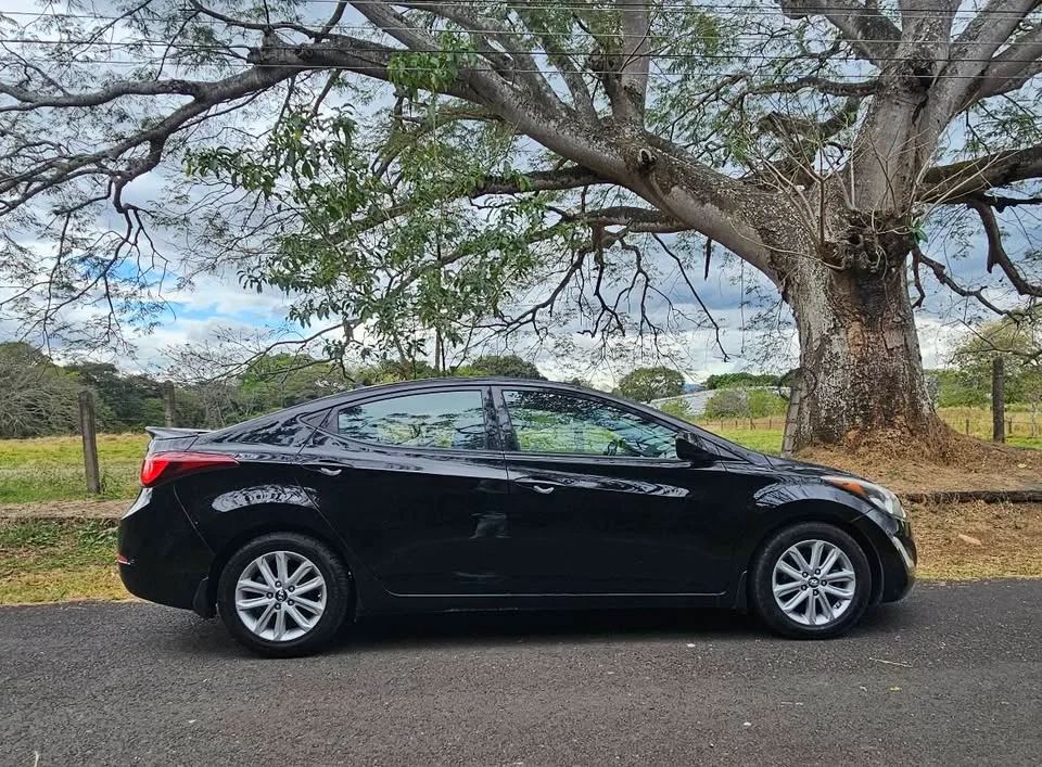 Hyundai Elantra - Image 4