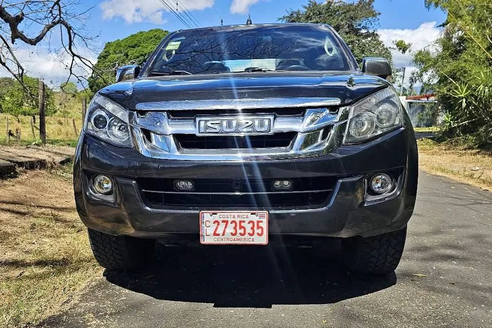 Isuzu D-Max - Image 8