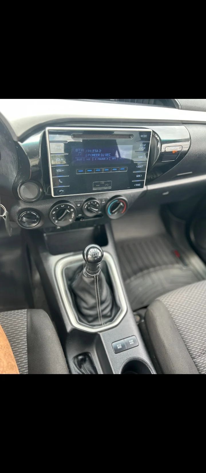 Toyota Hilux - Image 7