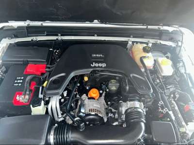 Jeep Wrangler Sahara - Image 6