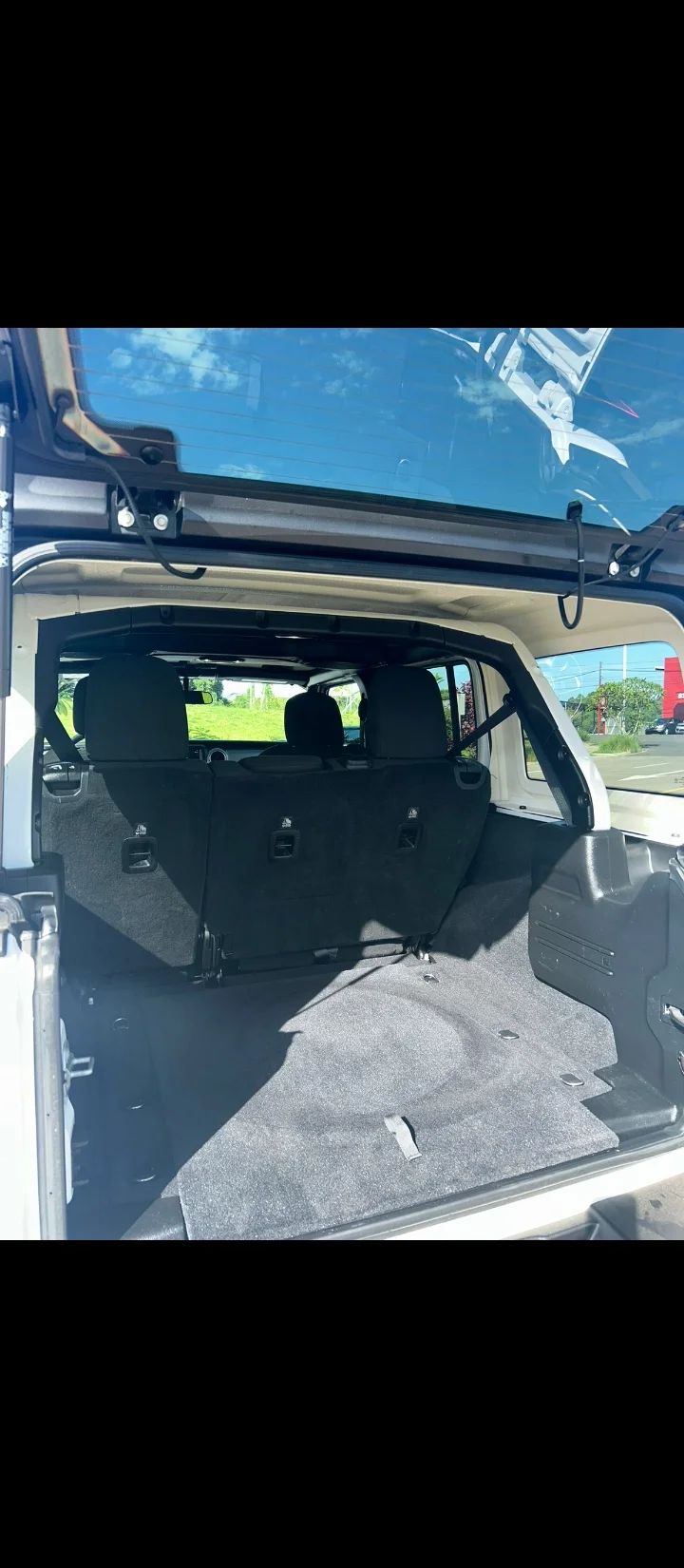 Jeep Wrangler Sahara - Image 8