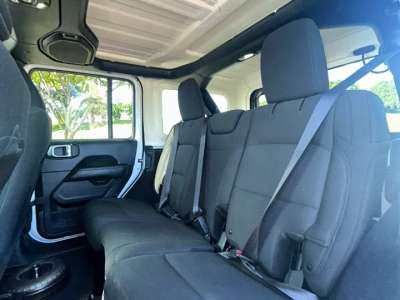 Jeep Wrangler Sahara - Image 9