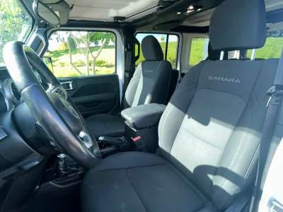 Jeep Wrangler Sahara - Image 11
