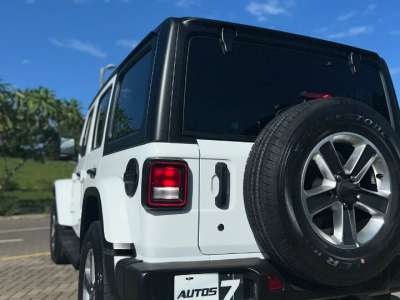 Jeep Wrangler Sahara - Image 2