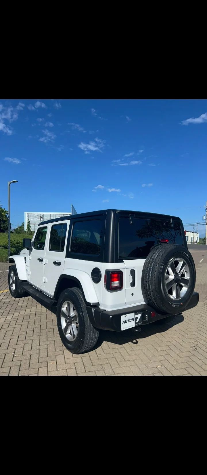 Jeep Wrangler Sahara - Image 3