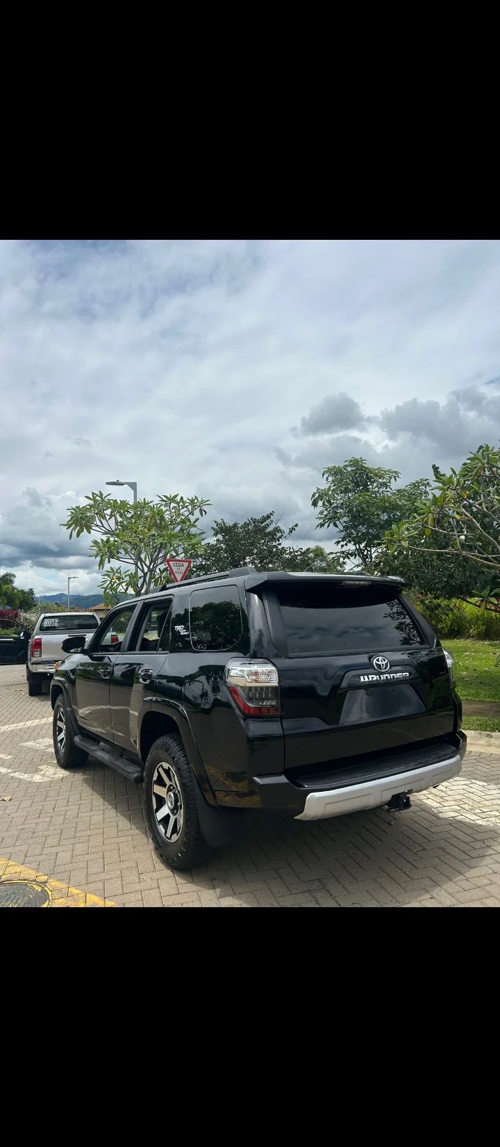 Toyota 4Runner - Image 2