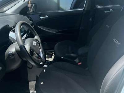 Hyundai Accent - Image 4