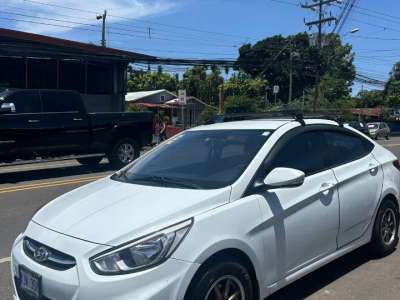 Hyundai Accent - Image 9